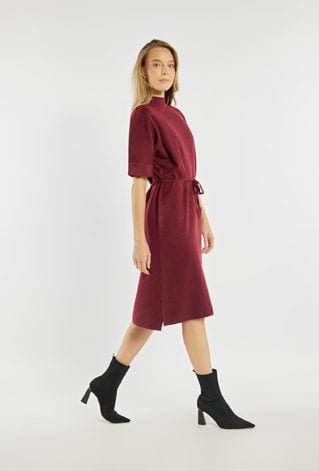 Dzianinowa sukienka z wiązaniem