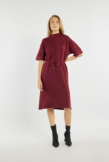 Dzianinowa sukienka z wiązaniem