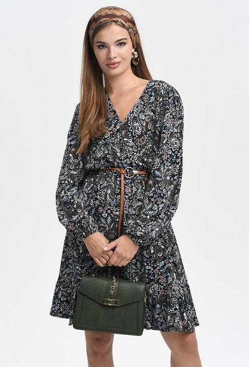 Sukienka z falbaną w paisley