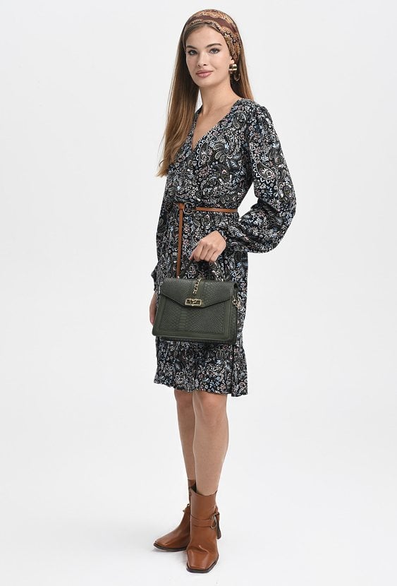 Sukienka z falbaną w paisley