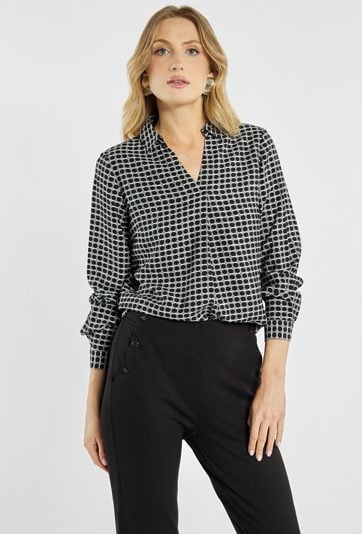 Koszula o luźniejszym kroju