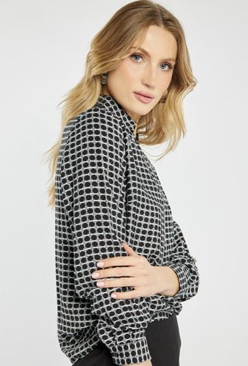 Koszula o luźniejszym kroju