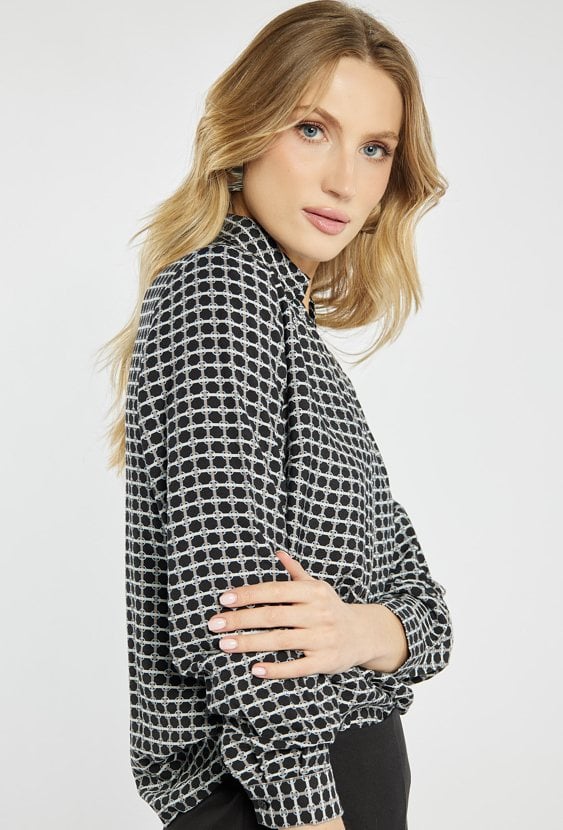 Koszula o luźniejszym kroju