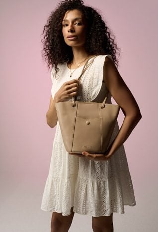 Bawełnianą sukienkę z ażurowym zdobieniem