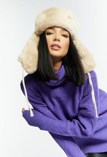 Czapka damska z wiązaniem