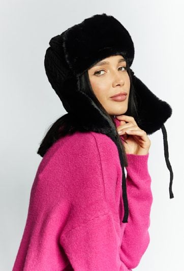 Czapka damska z wiązaniem