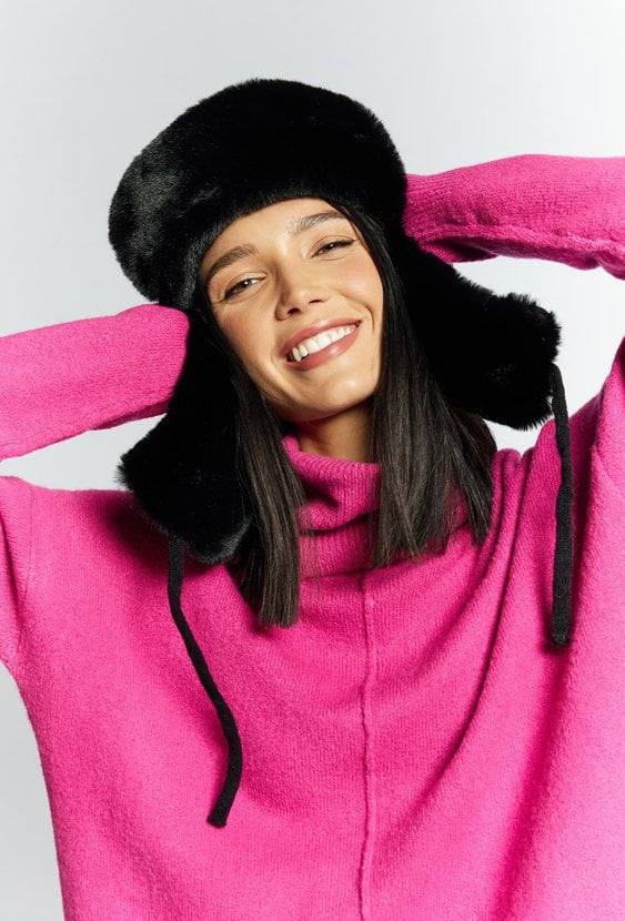 Czapka damska z wiązaniem