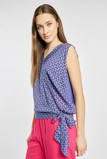 Bluzka o kopertowym kroju