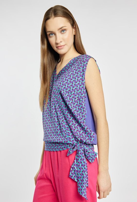 Bluzka o kopertowym kroju