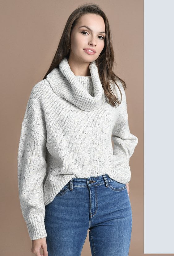 Beżowy  golf z kolorową włóczką