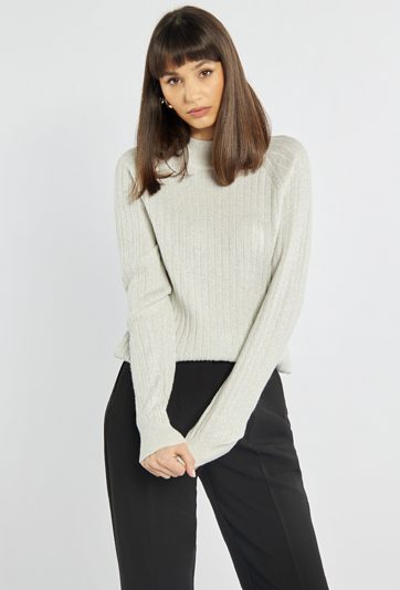 Elegancki sweter z połyskiem