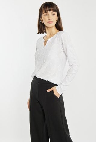 Bluzka z delikatnym wzorem