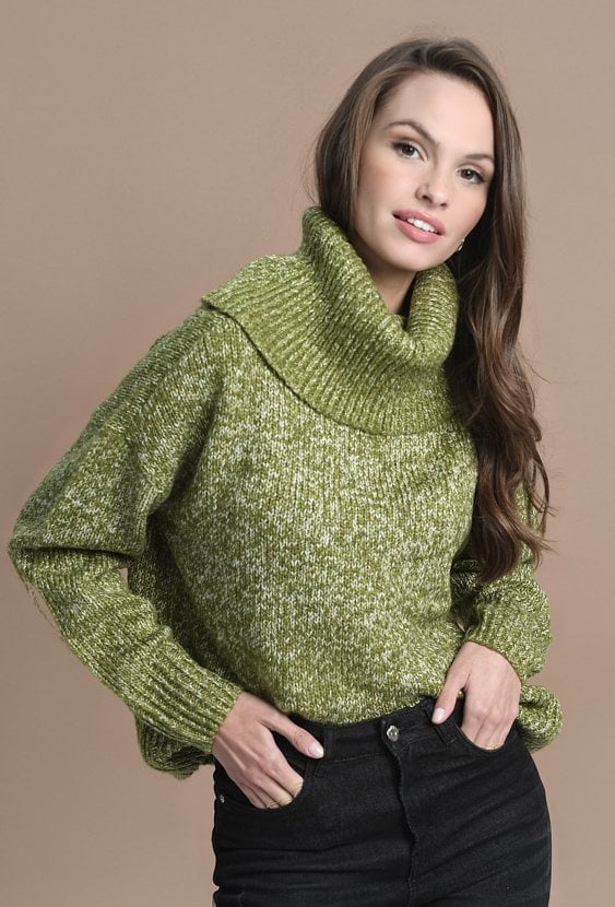 Zielony golf z kolorową włóczką