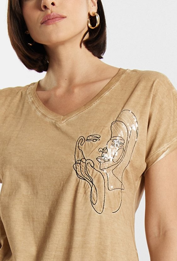 Sukienka damska z ozdobnym haftem