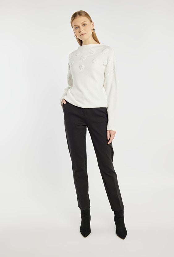 Sweter z małymi kwiatkami 3D