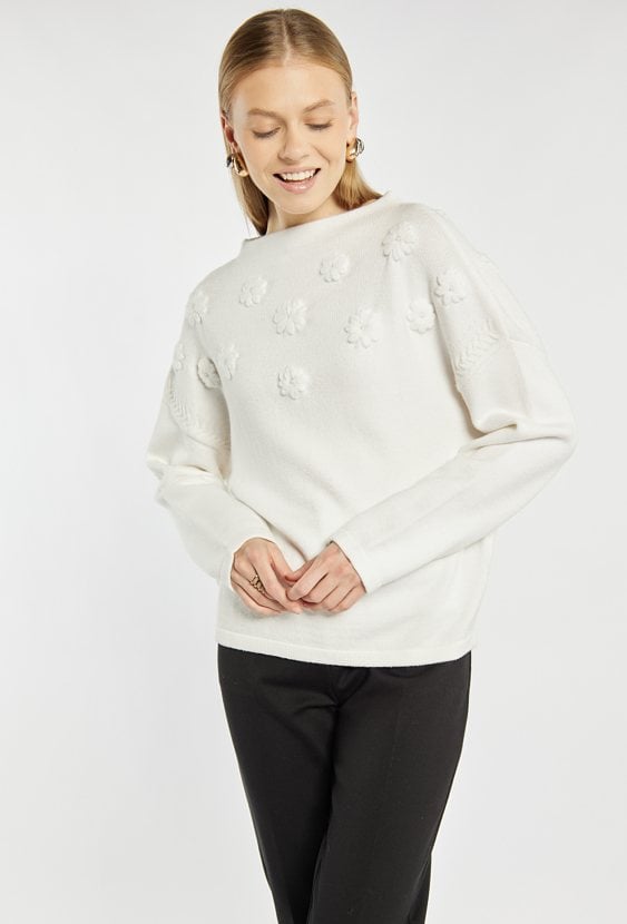 Sweter z małymi kwiatkami 3D