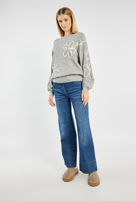 Sweter z motywem kwiatowym