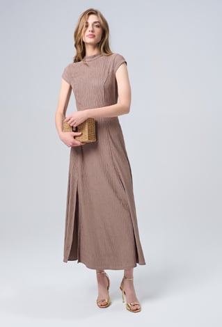 Długa sukienka ze strukturalnej dzianiny