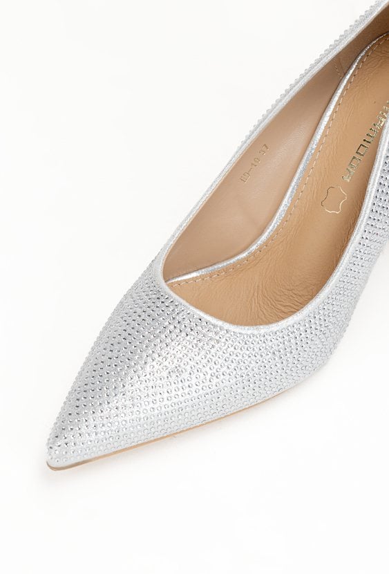 Czółenka ze zdobieniami