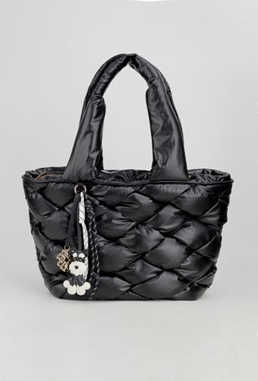 Pojemna torba z ciekawymi zawieszkami