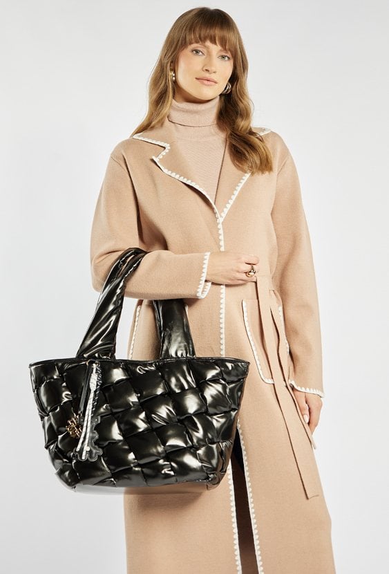 Pojemna torba z ciekawymi zawieszkami