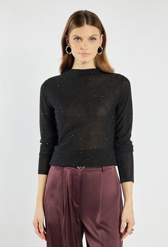 Sweter z subtelnym połyskiem