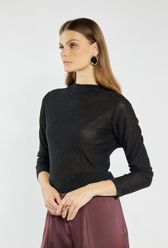 Sweter z subtelnym połyskiem