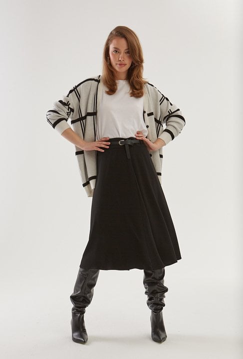 Czarna spódnica midi