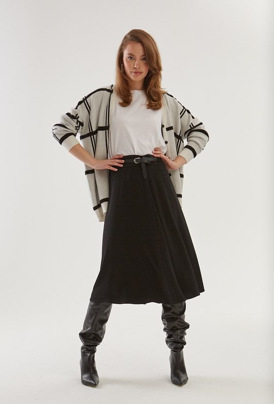 Czarna spódnica midi