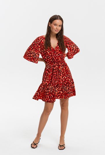 Mini sukienka z szerszym rękawem