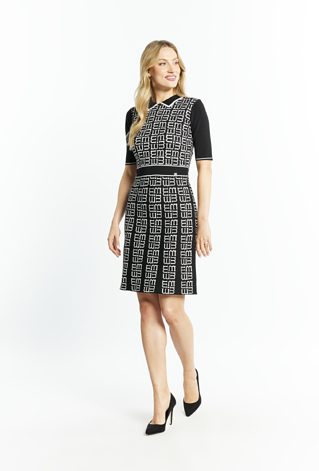 Dzianinowa sukienka z kołnierzykiem