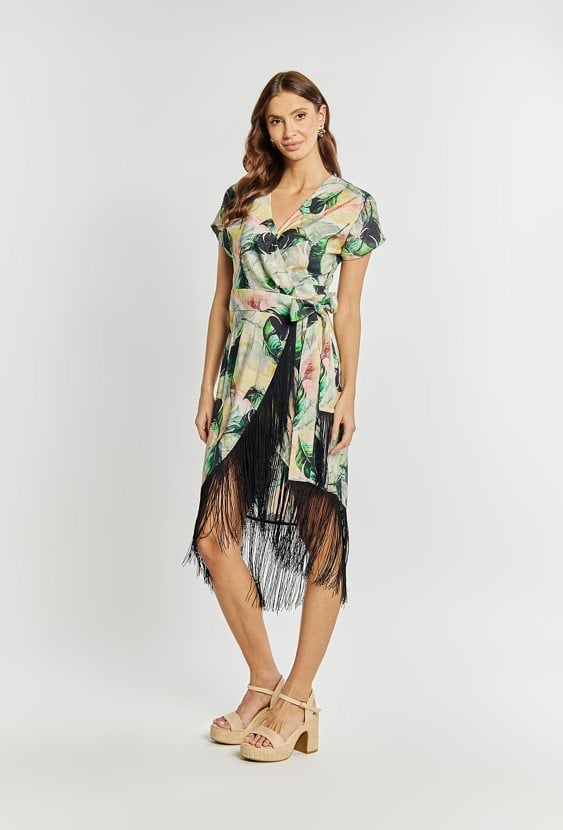 Wzorzysta sukienka z frędzlami
