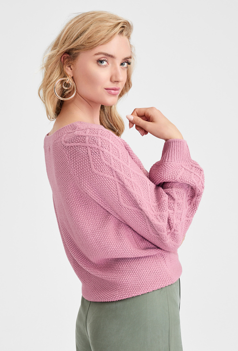 Różowy sweter z domieszką wełny