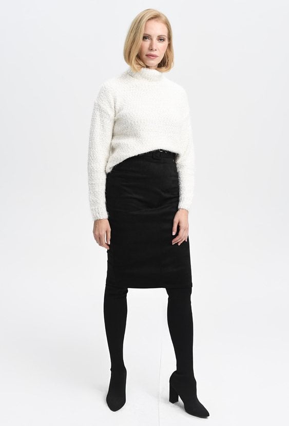 Ołówkowa spódnica w czarnym kolorze