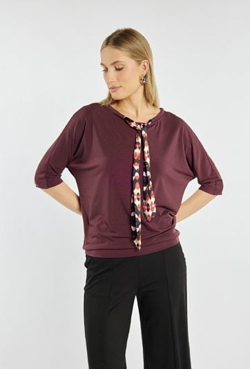 Bluzka z efektowym wiązaniem