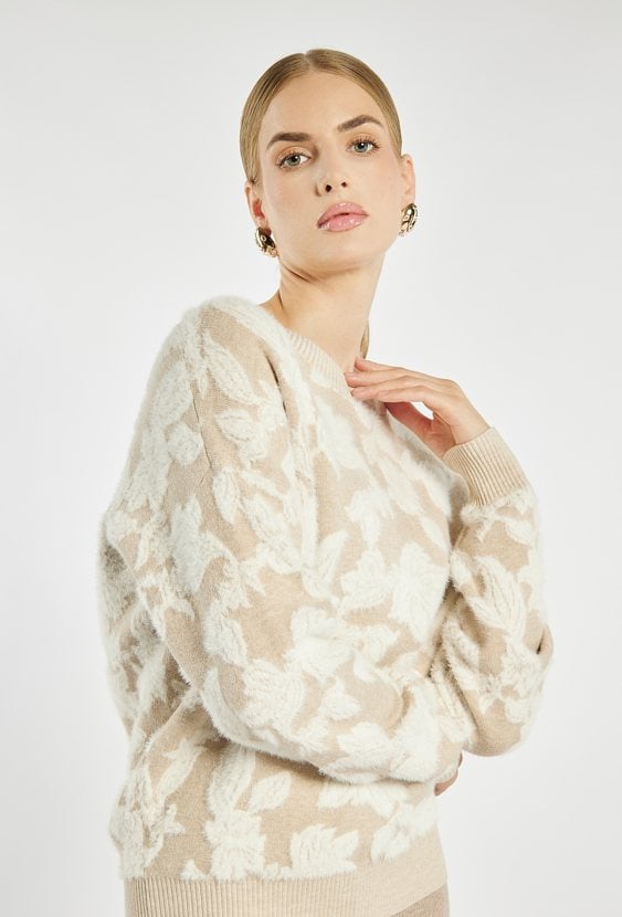 Sweter z kwiatowym motywem