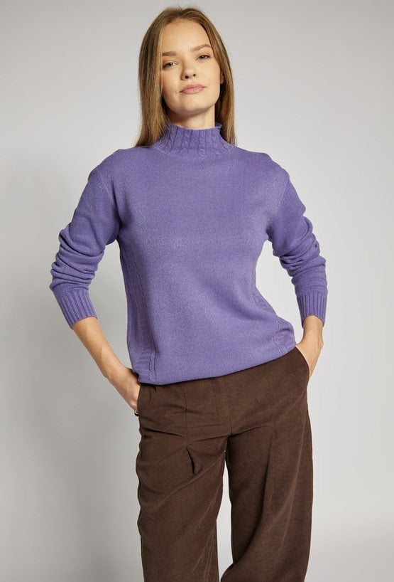 Sweter damski o klasycznym fasonie