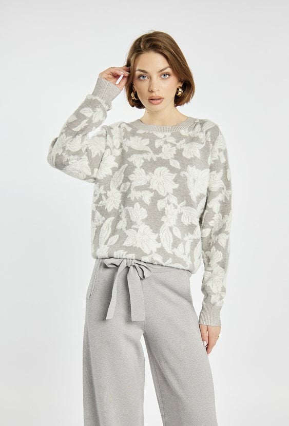 Sweter z kwiatowym motywem