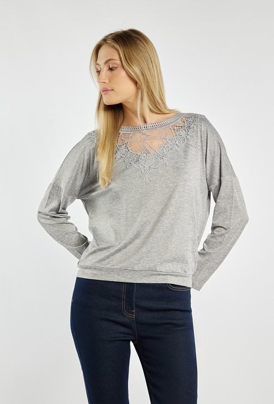 Bluzka z ozdobną koronką