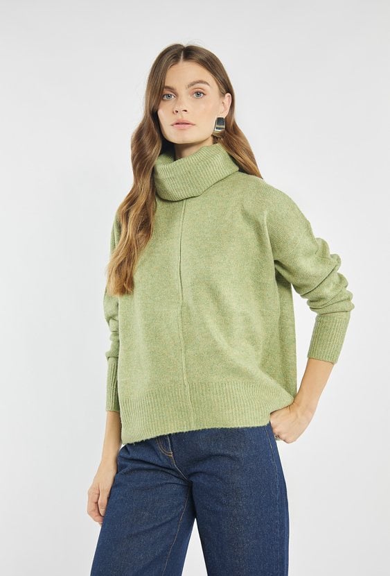 Sweter z szerszym golfem