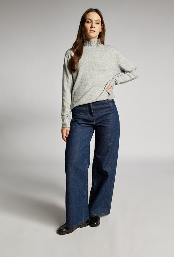 Sweter damski o klasycznym fasonie