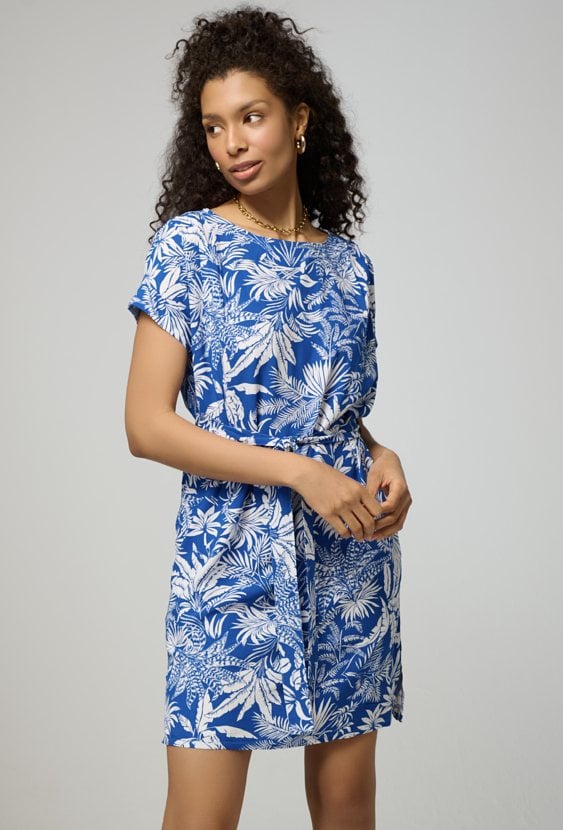 Krótka sukienka z wiskozy z paskiem