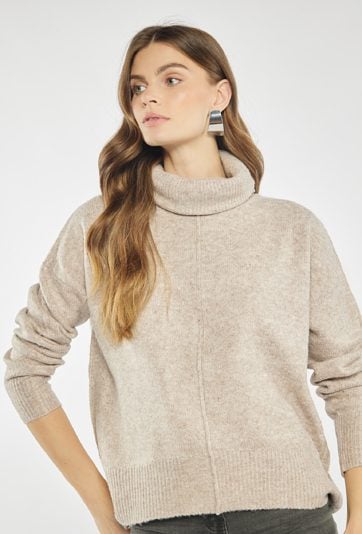 Sweter z szerszym golfem