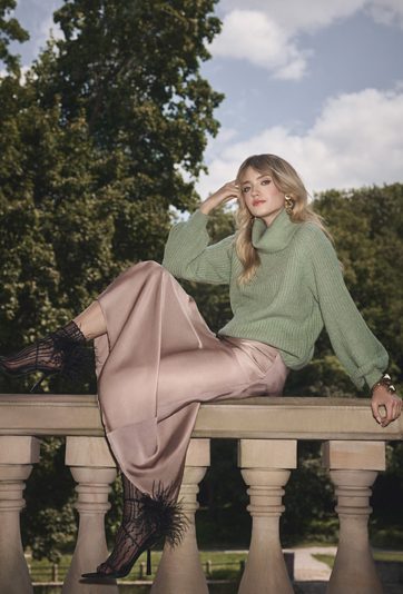 Satynowa spódnica w kolorze beżowym