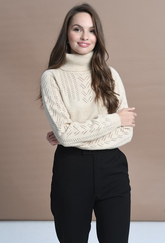 Golf z ażurowym rękawem