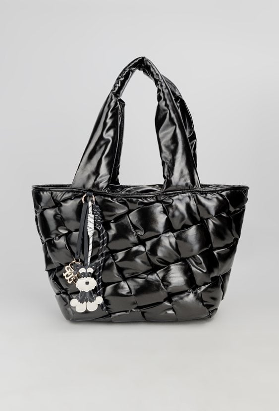 Pojemna torba z ciekawymi zawieszkami