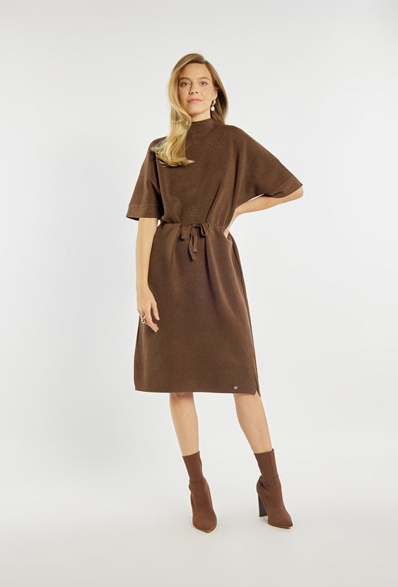 Dzianinowa sukienka z wiązaniem