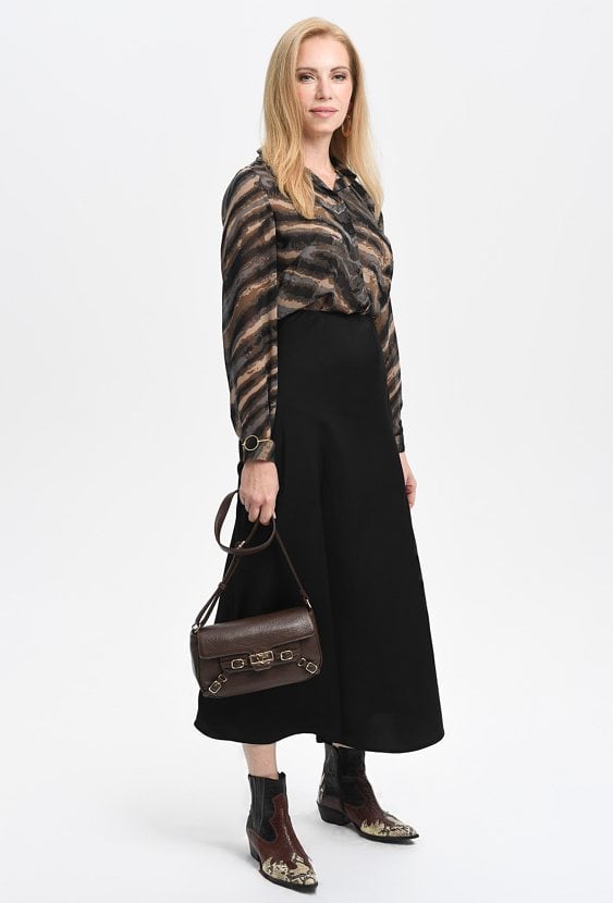 Satynowa spódnica w kolorze czarnym