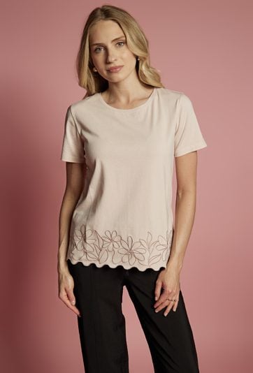 T-shirt z haftami