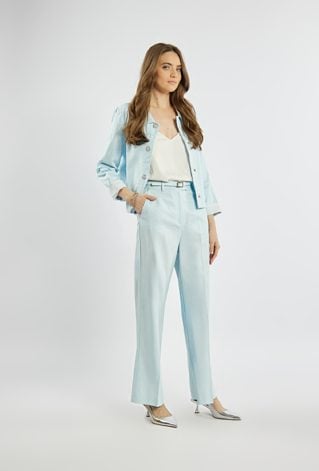 Jasnoniebieskie spodnie z szeroką nogawką